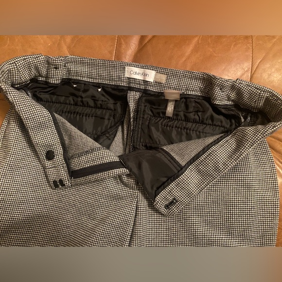 Calvin Klein Size 6 black and grey hounds tooth ankle pants - Picture 6 of 7